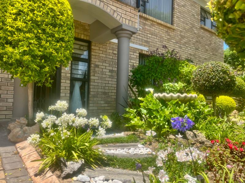 4 Bedroom Property for Sale in Fraaiuitsig Western Cape